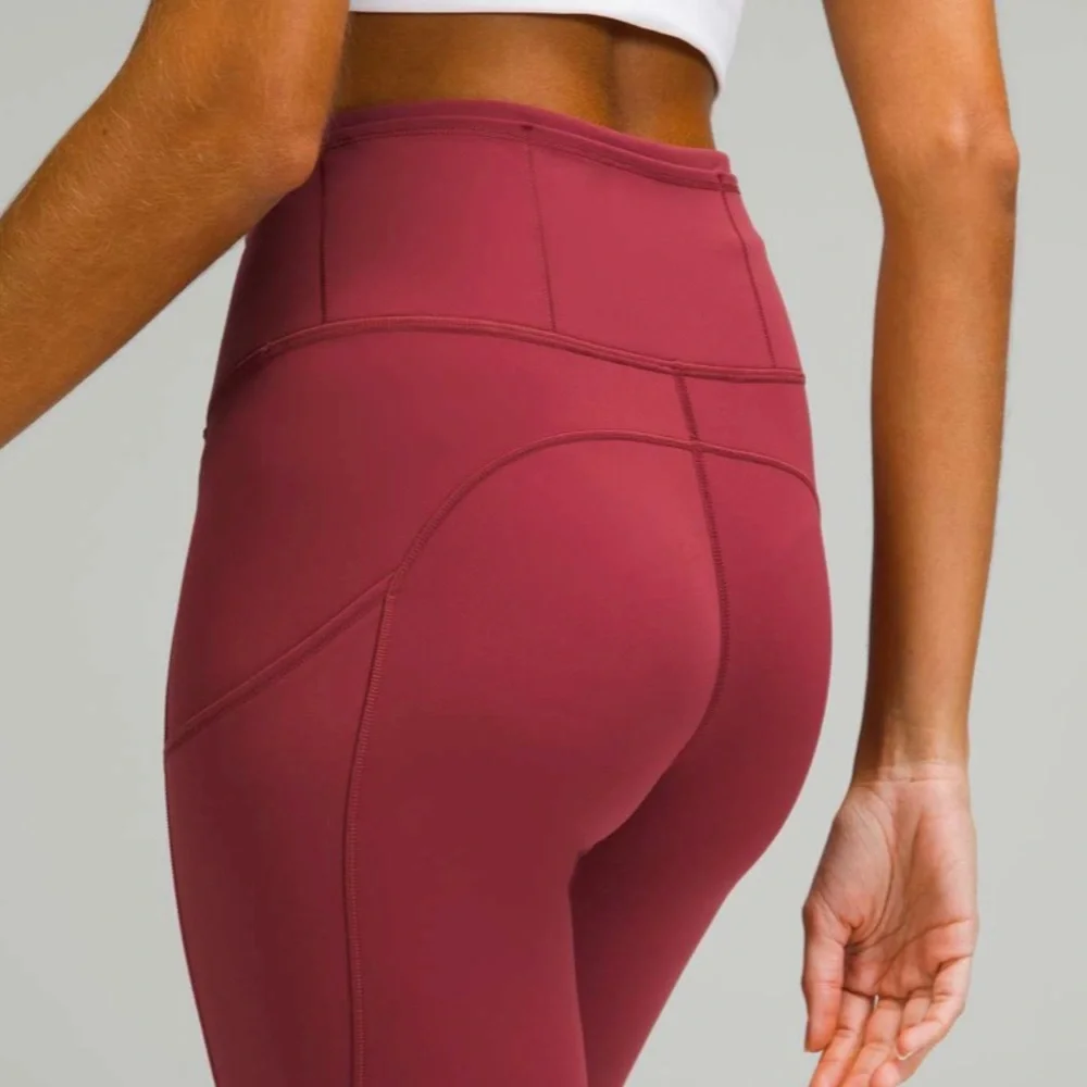 Lululemon Fast and Free high rise legging 25” Mulled Wine - Picture 3 of 5